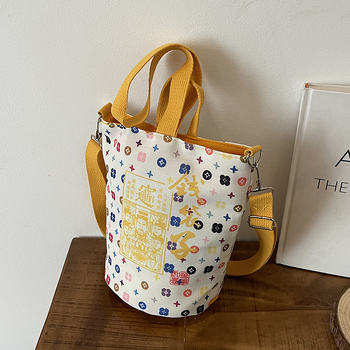 Torba od platna u obliku kante, poliester podstava, magnetsko zatvaranje, jesen 2025