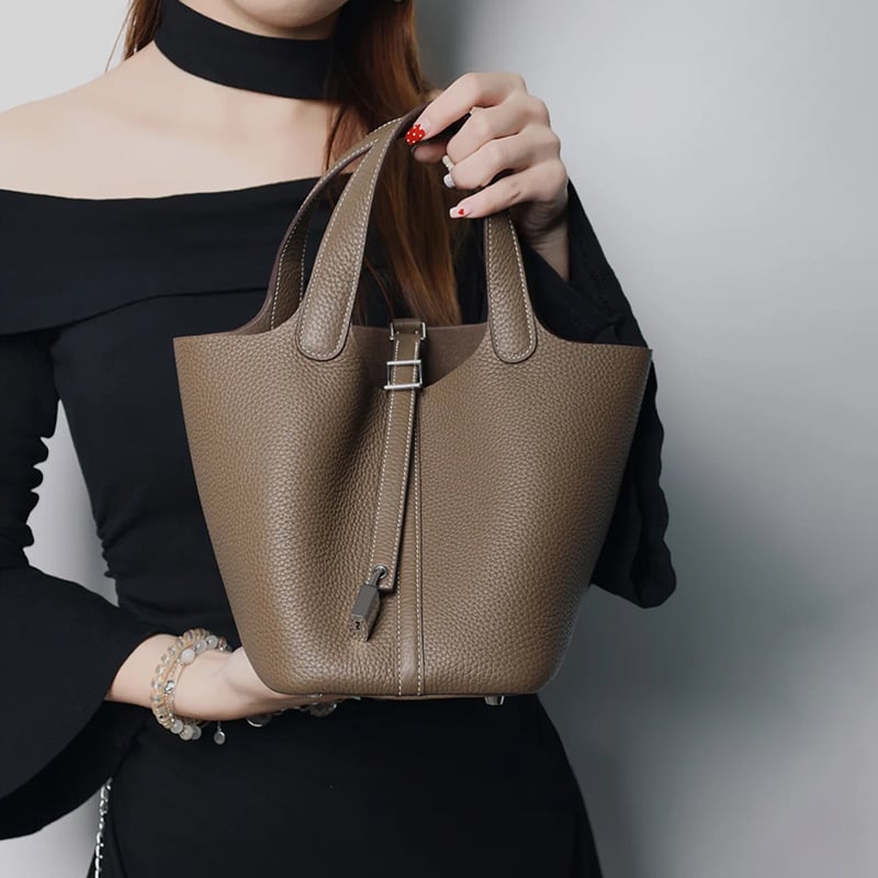 Kamiti ženska kožna bucket torba, velika kapaciteta, gradski minimalistički stil, podstava od prave kože