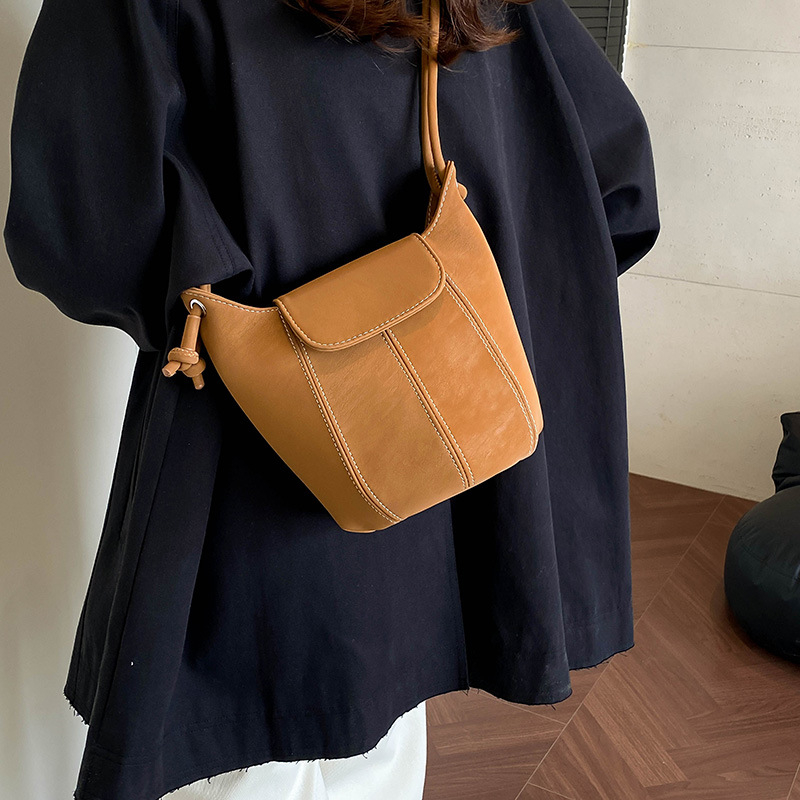 PU torba bucket oblik pumpkin, crossbody, džep na zatvarač, poliester podstava