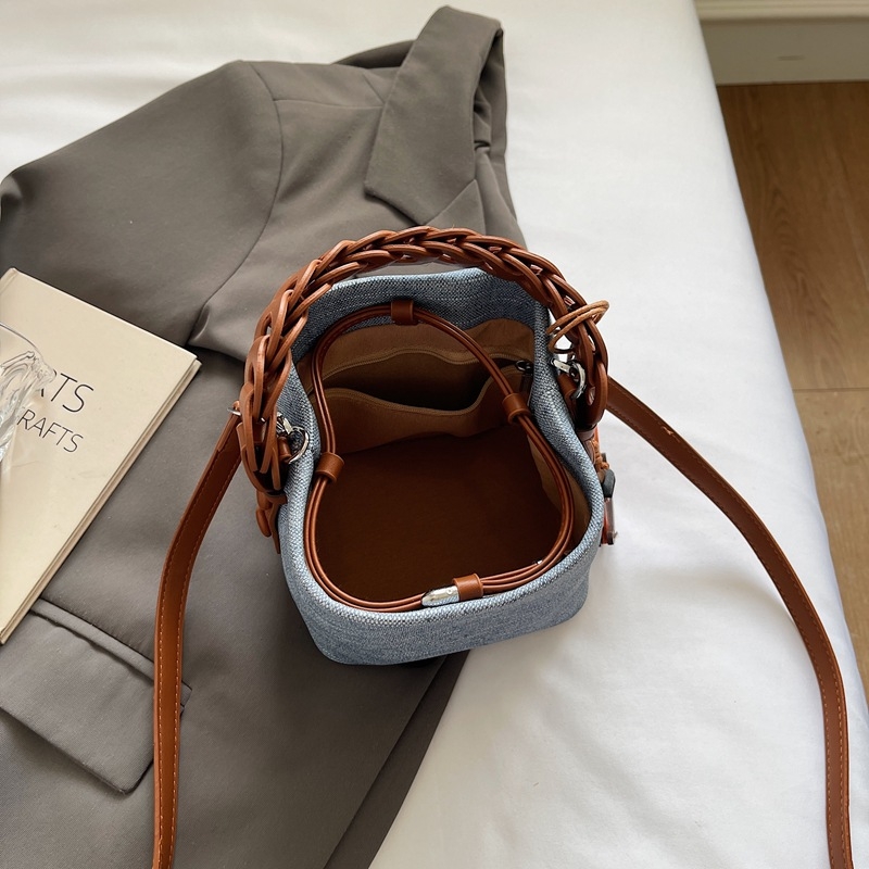 Bucket bag, PU materijal, magnetska kopča, jedan remen, izlazi ljeto 2025