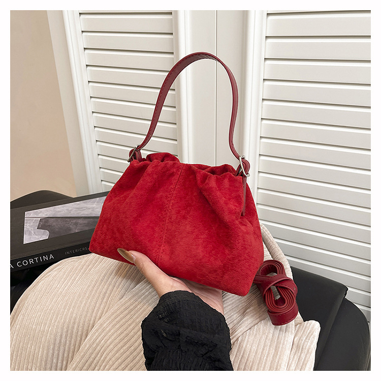 Velúr bucket bag, уличен стил, 2025 зимно издание, вътрешен джоб с цип, подплата полиестер