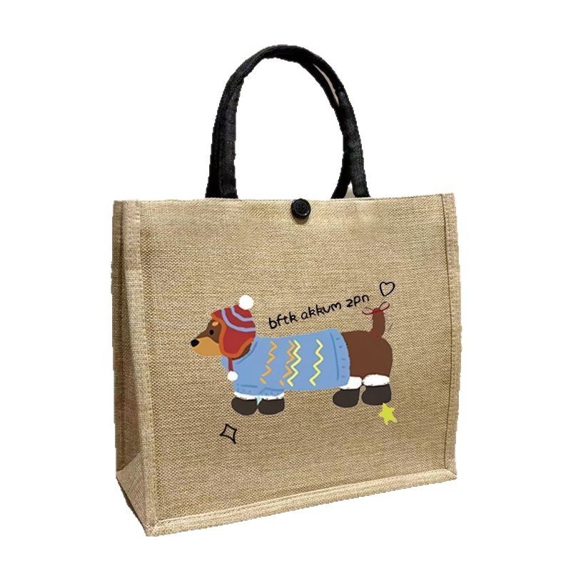 Torba Tote od imitacije lana s printsom – Materijal: imitacijski lan; Oblik: horizontalni kvadrat; Otvaranje: gumba; Unutarnja pretinac: zatvarač