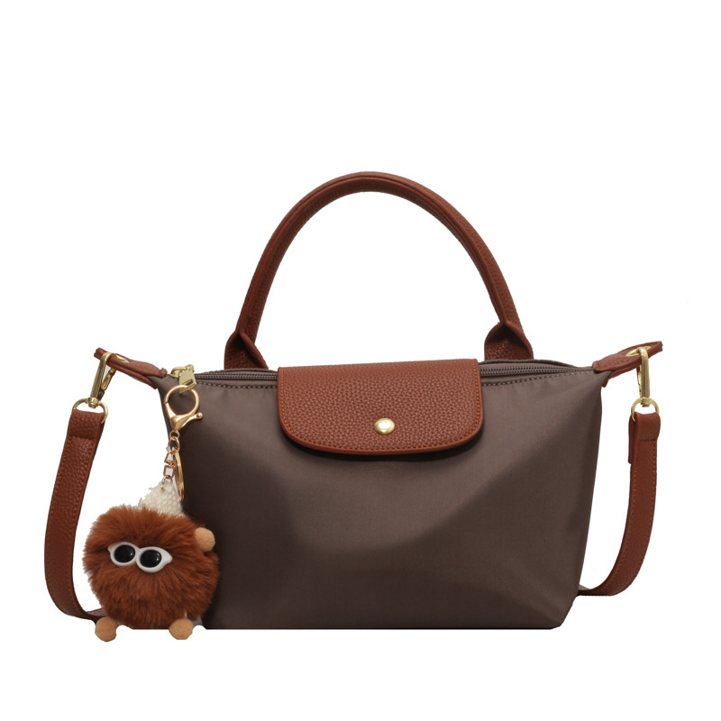 Crossbody torba od tkanine, vodoravnog kvadratnog oblika, zatvaranje kapom, unutarnji džep sa zipom, s jednim remenom