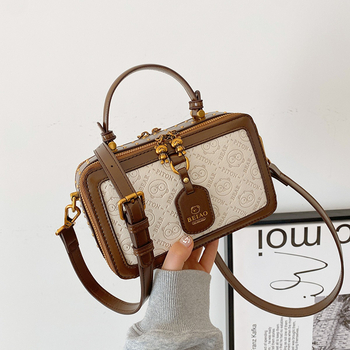 Torba za telefon, PU materijal, vodoravni kvadratni oblik, zatvaranje na zip, jednostavna naramenica, podstava od poliestera