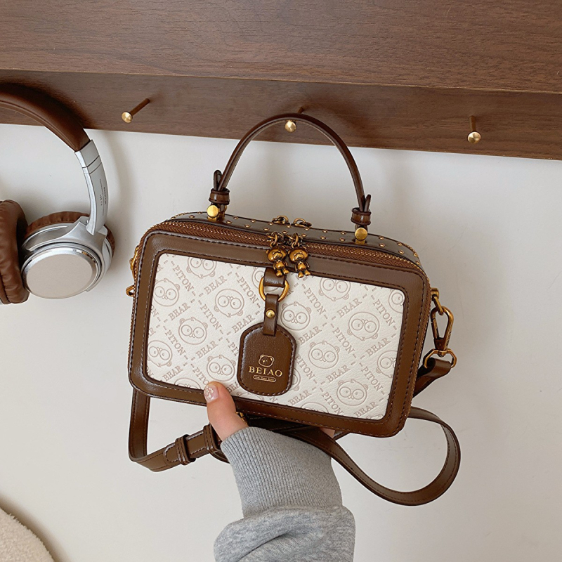 Torba za telefon, PU materijal, vodoravni kvadratni oblik, zatvaranje na zip, jednostavna naramenica, podstava od poliestera