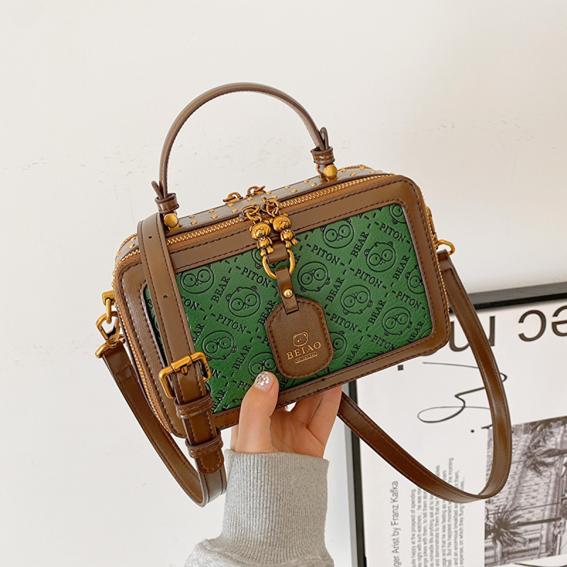 Torba za telefon, PU materijal, vodoravni kvadratni oblik, zatvaranje na zip, jednostavna naramenica, podstava od poliestera