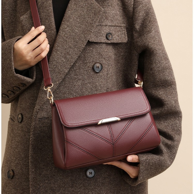 Dámska taška – Městský minimalizmus, PU materiál, horizontálny štvorcový tvar, magnetické zapínanie, vnútorná kapsička na mobilný telefón