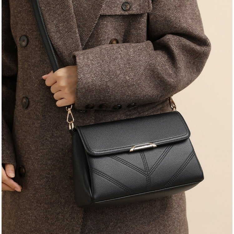 Dámska taška – Městský minimalizmus, PU materiál, horizontálny štvorcový tvar, magnetické zapínanie, vnútorná kapsička na mobilný telefón