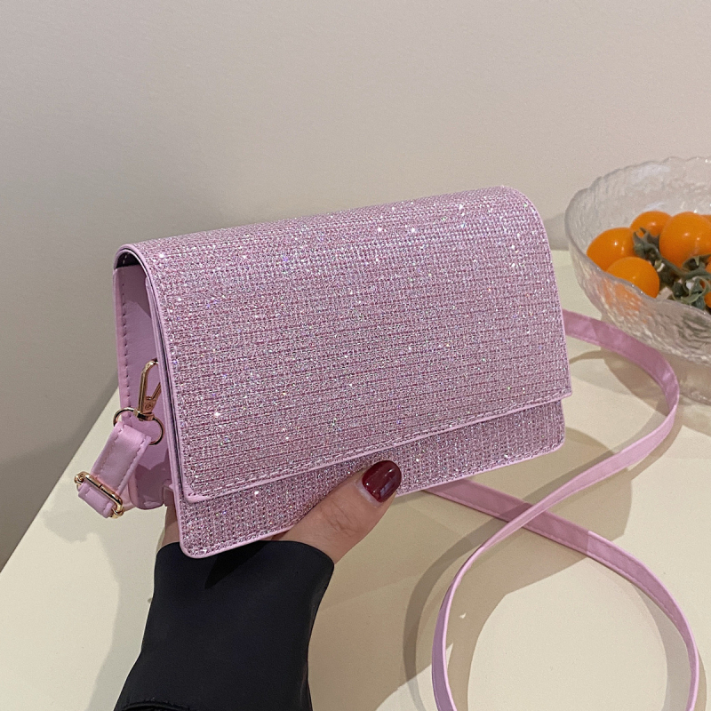 Ženska torbica preko ramena kvadratnog oblika – PU koža, horizontalni oblik, zatvoren otvar, jednostruki remen, sintetička podstava, proljeće 2025