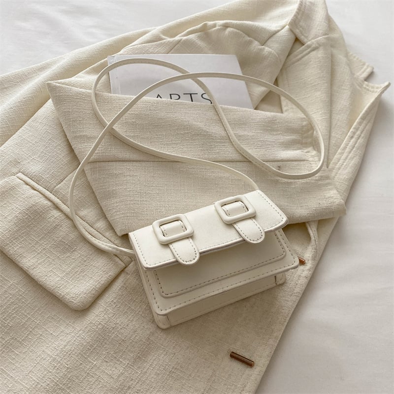 PU crossbody torbica — vodoravni kvadratni oblik, magnetsko zatvaranje, podstava od sintetičke kože, džep za telefon, jedna naramenica, gradski stil