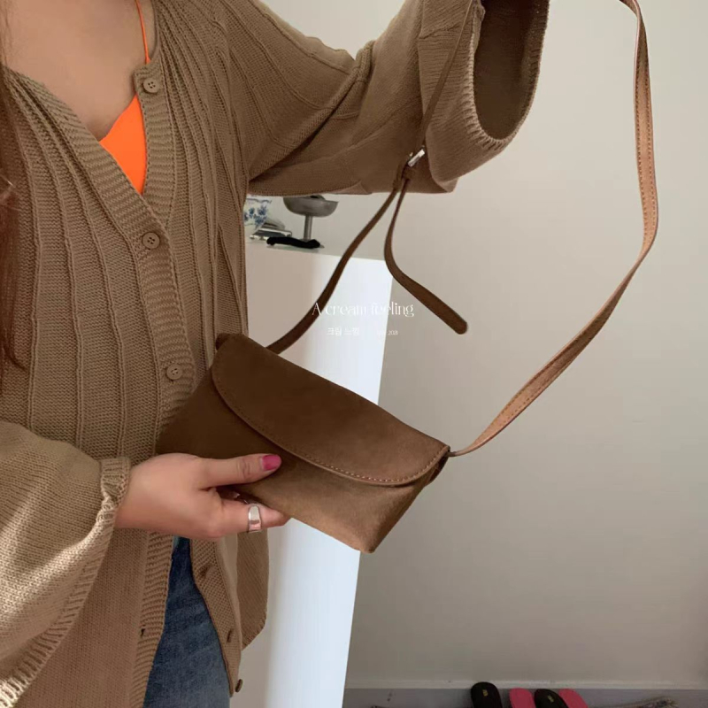 Crossbody torba s retro stilom, PVC materijal, horizontalni kvadratni oblik, magnetsko zatvaranje, unutarnja podstava od pamuka (Jesen 2025)