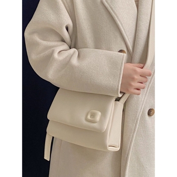 Ženska torbica preko ramena od Cordure, mali kvadratni stil, zatvaranje prekriveno, oblik torbe: druga, proljeće 2018 izdanje