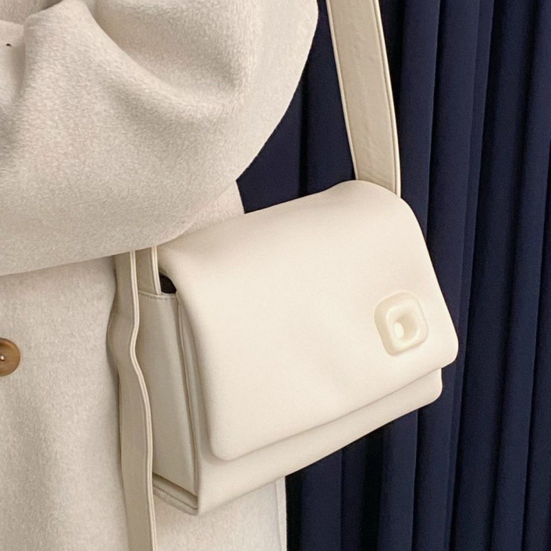 Ženska torbica preko ramena od Cordure, mali kvadratni stil, zatvaranje prekriveno, oblik torbe: druga, proljeće 2018 izdanje