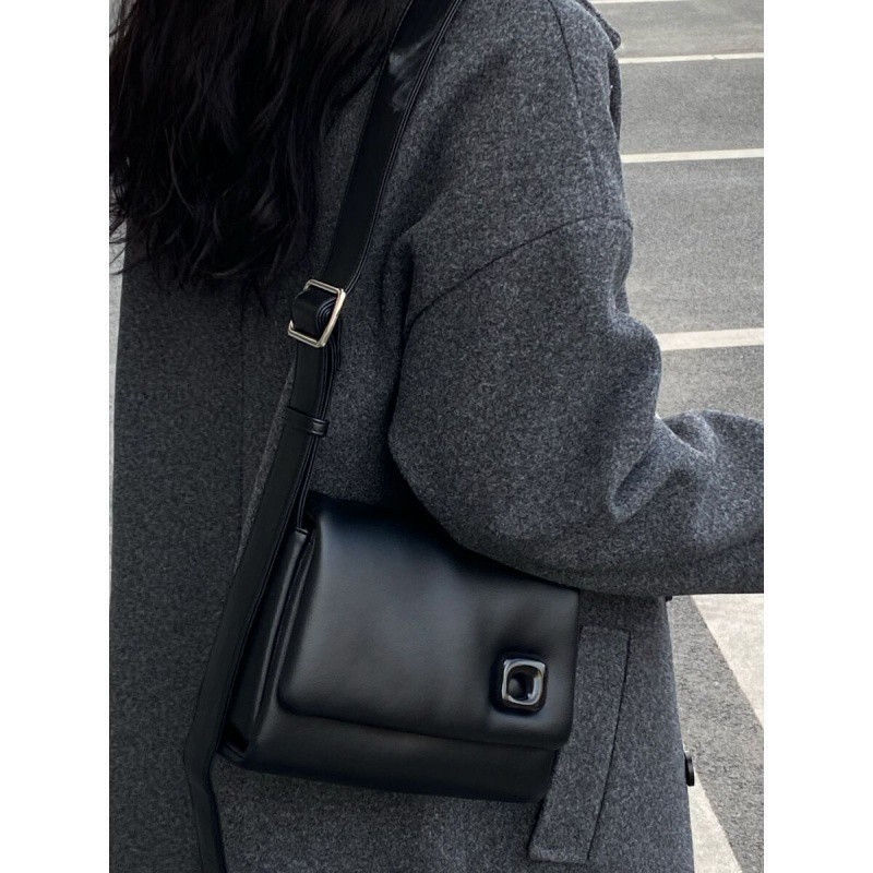 Ženska torbica preko ramena od Cordure, mali kvadratni stil, zatvaranje prekriveno, oblik torbe: druga, proljeće 2018 izdanje