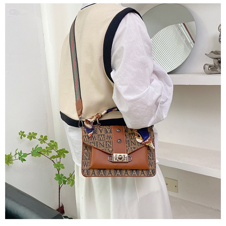 Ženska PU crossbody torba, horizontalni kvadratni oblik, zatvaranje s poklopcem, unutarnja džep za telefon, jedna naramenica