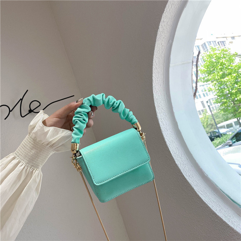 Ženska PU crossbody torba, gradski stil, mali kvadratni oblik, magnetsko zatvaranje, uspravna kvadratna silueta