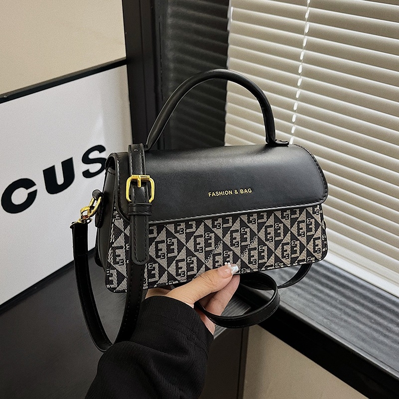 Korejskog stila modna mala kvadratna torbica od PU, vodoravnog kvadratnog oblika, zatvaranje preklopom, podstava od sintetičke kože