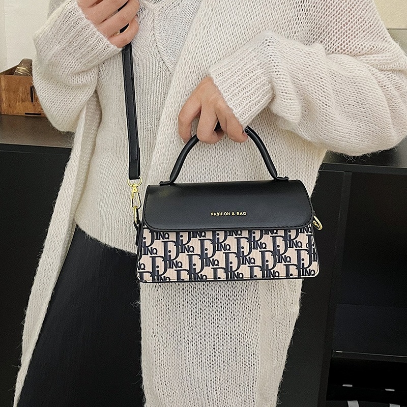 Korejskog stila modna mala kvadratna torbica od PU, vodoravnog kvadratnog oblika, zatvaranje preklopom, podstava od sintetičke kože