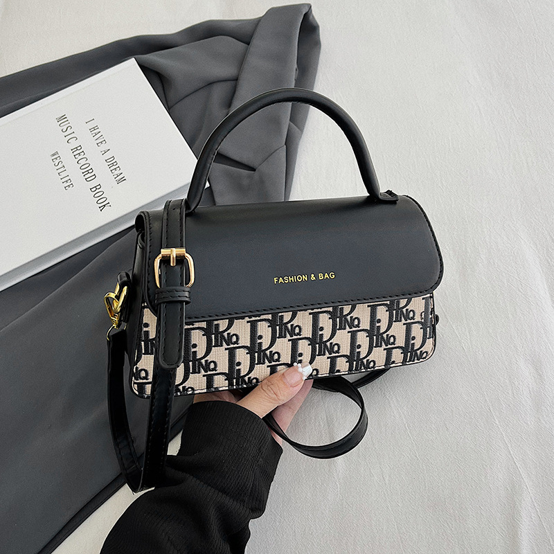 Korejskog stila modna mala kvadratna torbica od PU, vodoravnog kvadratnog oblika, zatvaranje preklopom, podstava od sintetičke kože