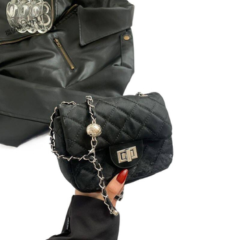 Τσάντα crossbody με οριζόντια τετράγωνη μορφή και βελούδινη επένδυση (πολυεστέρας; κλείσιμο με λουκέτο; εσωτερική θήκη με λαμιναρισμένο φερμουάρ)