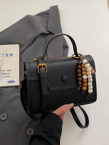 Crossbody torbica, PU materijal, horizontalni kvadratni oblik, otvorenje poklopac, unutarnja pretinica za dokumente