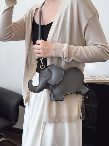 Ženska PU crossbody torba, mali kvadratni oblik, zatvarač, unutarnji džepovi za telefon i dokumente, poliesterska podstava