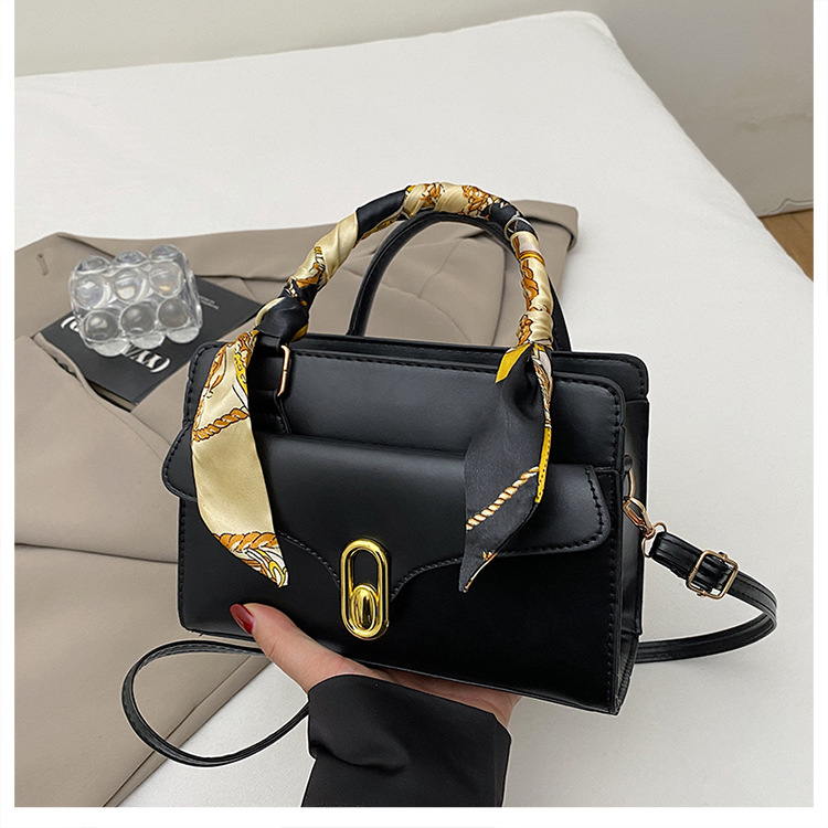 Ženska crossbody torba u uličenom stilu, PU materijal, vodoravni kvadratni oblik, zatvaranje zipom, ugrađeni pretinac za telefon