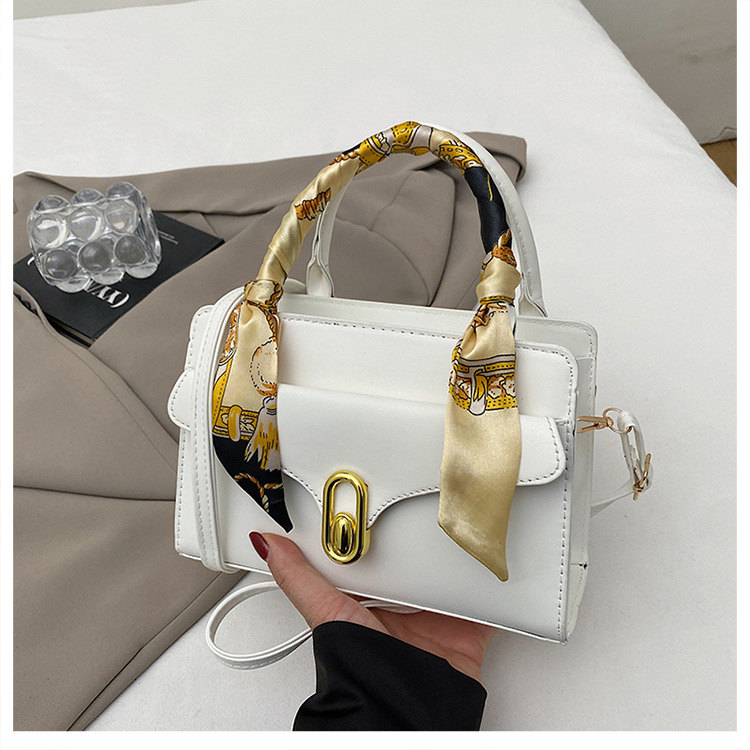 Ženska crossbody torba u uličenom stilu, PU materijal, vodoravni kvadratni oblik, zatvaranje zipom, ugrađeni pretinac za telefon