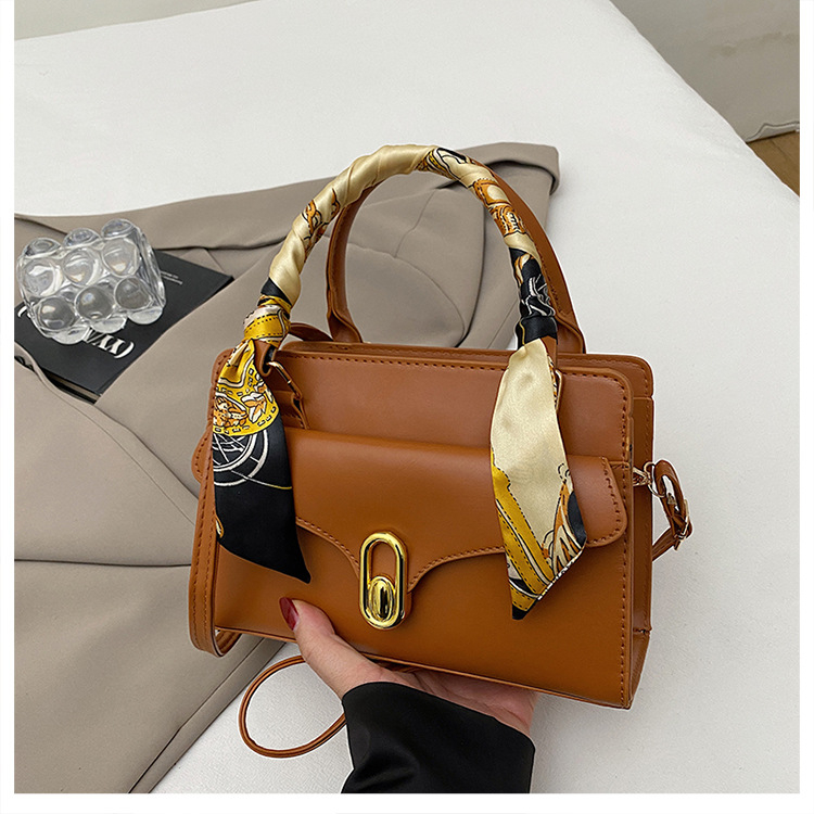Ženska crossbody torba u uličenom stilu, PU materijal, vodoravni kvadratni oblik, zatvaranje zipom, ugrađeni pretinac za telefon