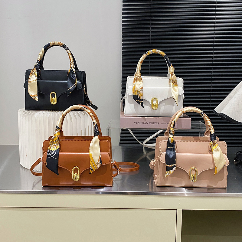 Ženska crossbody torba u uličenom stilu, PU materijal, vodoravni kvadratni oblik, zatvaranje zipom, ugrađeni pretinac za telefon