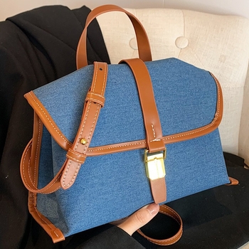 Ženska denim crossbody torba - horizontalnog kvadrata oblika, otvor s poklopcem, džep za mobitel
