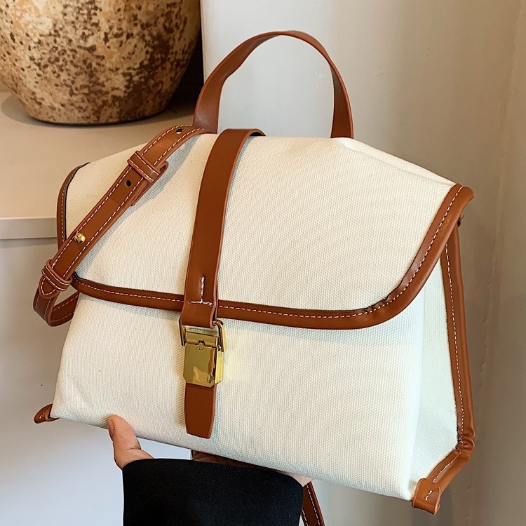 Ženska denim crossbody torba - horizontalnog kvadrata oblika, otvor s poklopcem, džep za mobitel