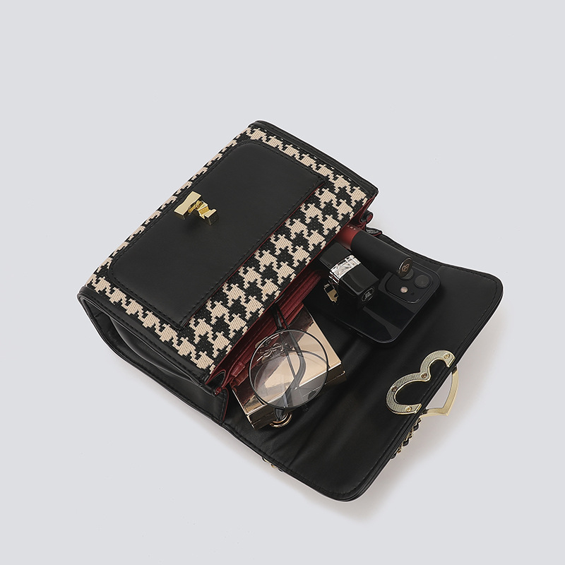 Torba od PU s uzorkom houndstooth, zatvaranje latch, horizontalni kvadratni oblik, podstava od umjetne kože, unutarnji džepovi, jedna remenica za rame