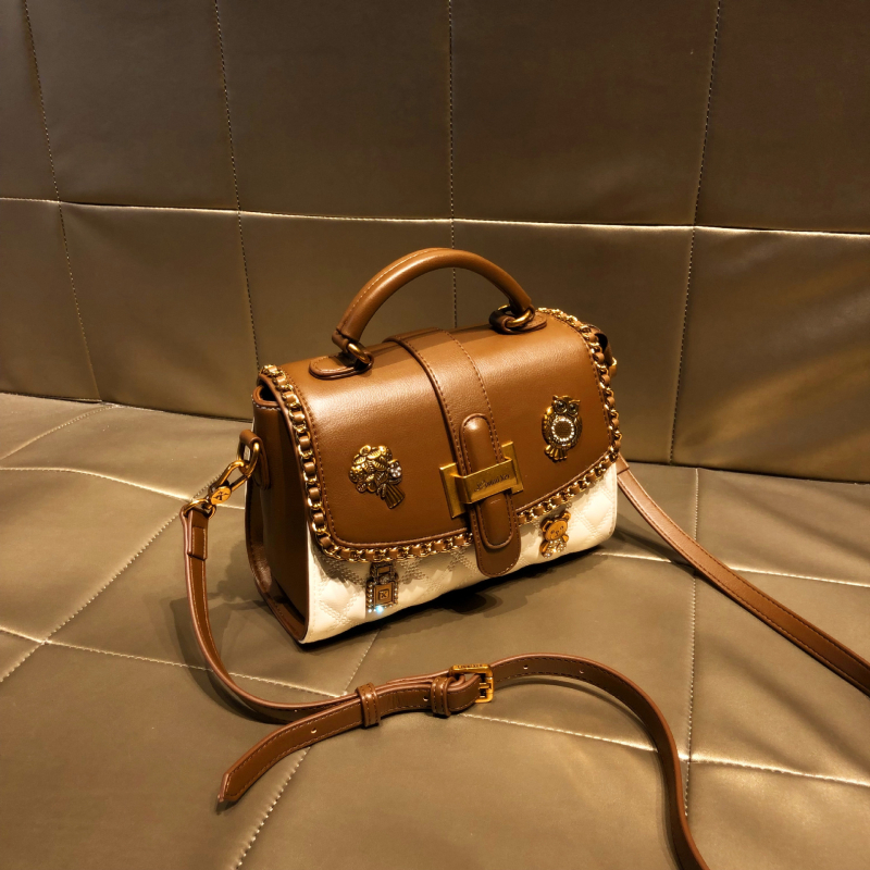 Krosbody torba preko ramena - goveđa koža, unisex stil, podstava od poliestera, Zima 2025