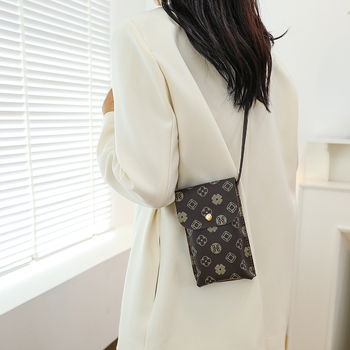 Ručna izrada PU torba, vertikalno kvadratnog oblika, otvaranje s poklopcem, unutarnji džep sa zatvaračem, PU podstava — urban stil jednostavnosti za svakodnevnu upotrebu