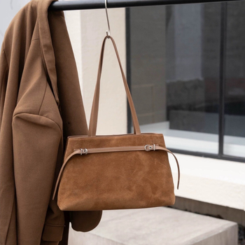 Jesen 2025 Crossbody torba od prave kože, mat tekstura, horizontalni oblik, velika kapacita