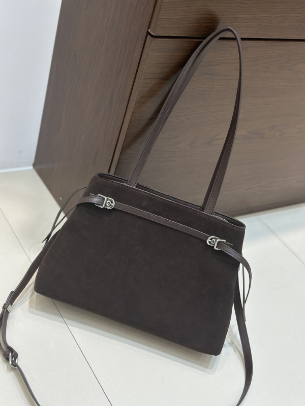 Jesen 2025 Crossbody torba od prave kože, mat tekstura, horizontalni oblik, velika kapacita