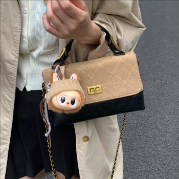 Mala kvadratna PU torba, gradski minimalistički stil, zatvaranje na zip, jedna naramenica, unutarnja pretinac za telefon