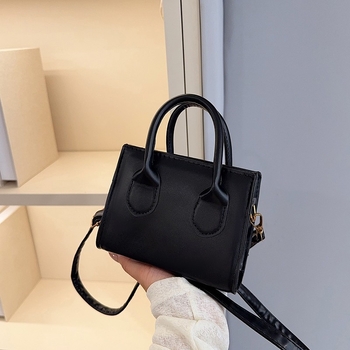 Crossbody kvadratna torbica od PU, podstava od sintetičke kože, zatvaranje šnuralom, vodoravni oblik, unutarnja džep na zip