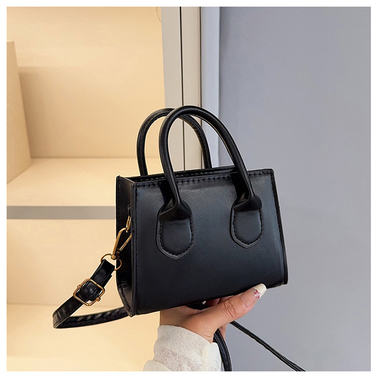 Crossbody kvadratna torbica od PU, podstava od sintetičke kože, zatvaranje šnuralom, vodoravni oblik, unutarnja džep na zip