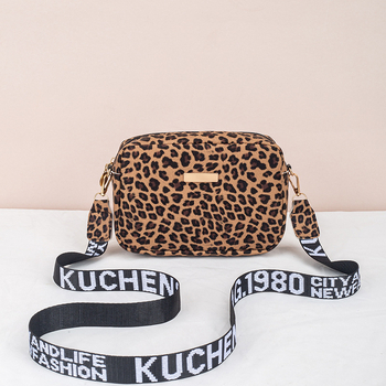 Ženska torbica leopard uzorak PU materijala, crossbody torba, horizontalni kvadratni oblik, zatvarač, proljeće 2025