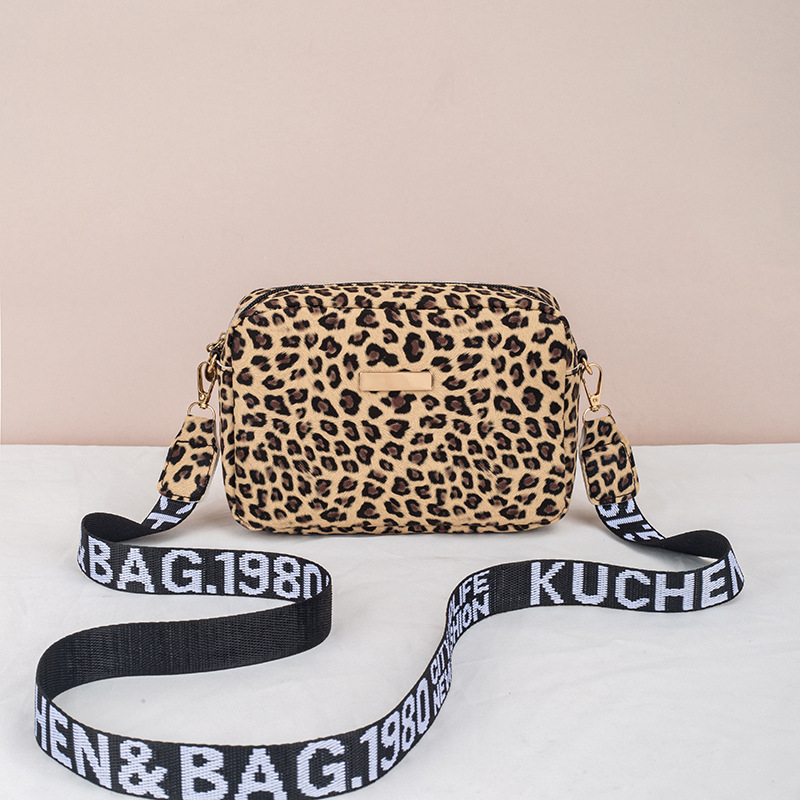 Ženska torbica leopard uzorak PU materijala, crossbody torba, horizontalni kvadratni oblik, zatvarač, proljeće 2025