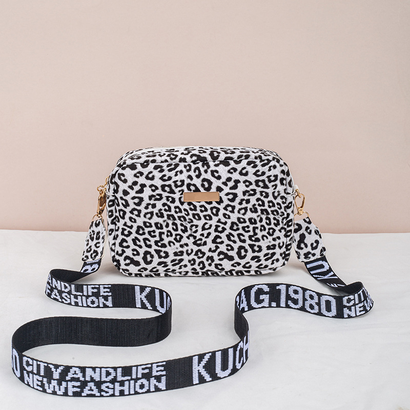 Ženska torbica leopard uzorak PU materijala, crossbody torba, horizontalni kvadratni oblik, zatvarač, proljeće 2025