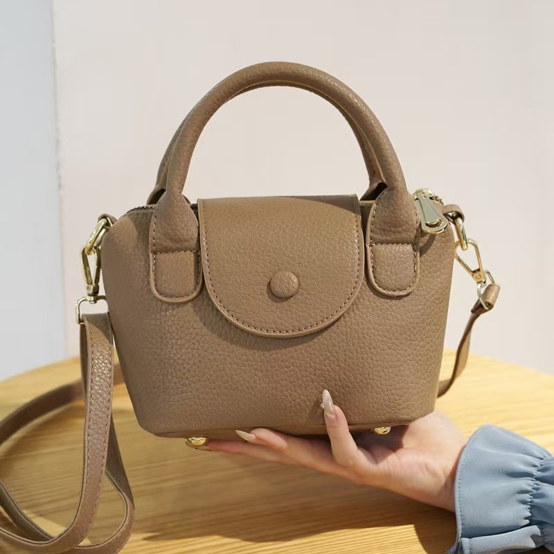 Yifeidi PU ženska torbica za ramena - ulični stil, vodoravni kvadratni oblik, zatvarač, laminirano unutrašnje, proljeće 2025