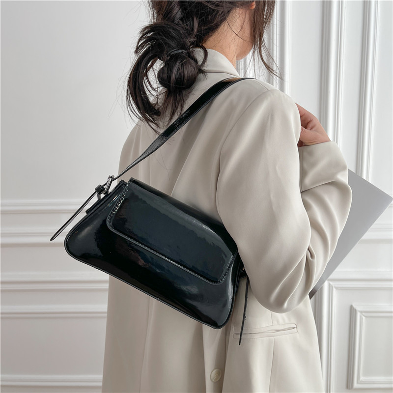 PU materiál dámska taška, malá štvorcová, horizontálny štvorcový tvar, kryté otvorenie, vnútorná kapsa na telefón