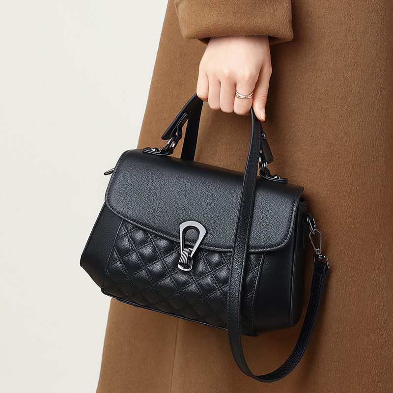 SEAMMER dámska taška — prešívaný horizontálny štvorcový dizajn z hovädzej kože (prvý vrstva) + syntetická koža, podšívka z textilu, uzáver prekrytý, vnútorná kapsa na zips a kapsa na identifikáciu, medzivrstva, jeden ramenný popruh, na denné nosenie, jeseň