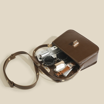 Ženska mala kvadratna torba preko ramena – urbani stil jednostavnosti, PU koža, vodoravni kvadratni oblik, zatvarač na klik