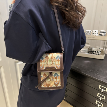Ženska mini kvadratna torbica za telefon s teksturiranom brodom, vintage stil, crossbody torba, jesen 2025