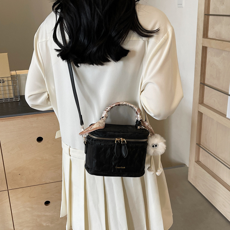 PU kožna bucket crossbody torba, horizontalni kvadratni oblik, zatvarač, pretinac za mobitel, poliester podstava od poliestera