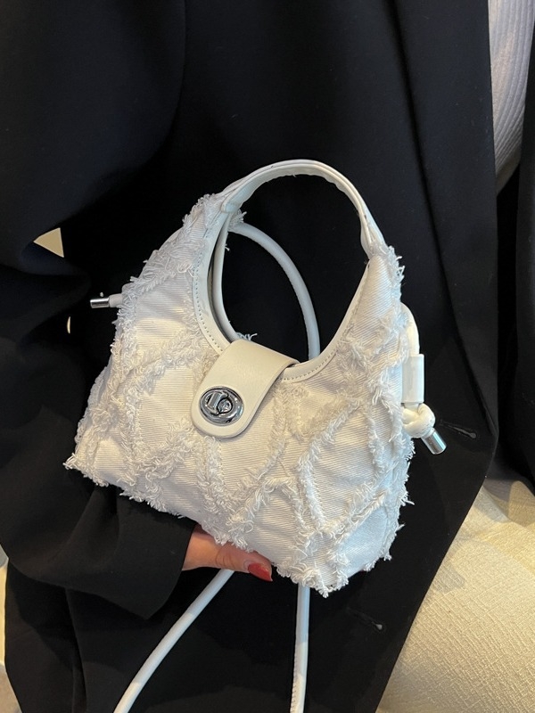 Denim torba s quiltanim uzorkom u obliku dumpling, crossbody s resicom